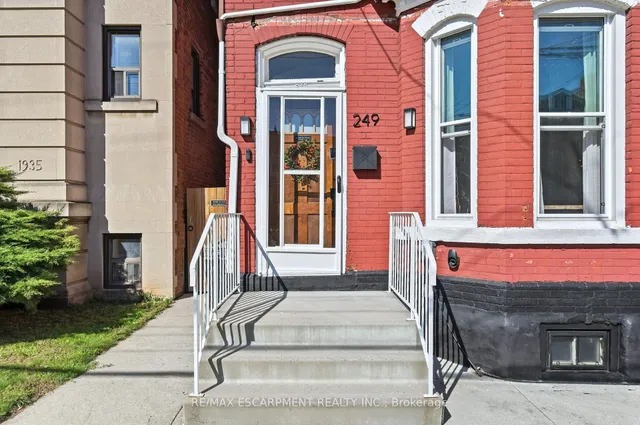 Additional image 4 of 249 Bay St
