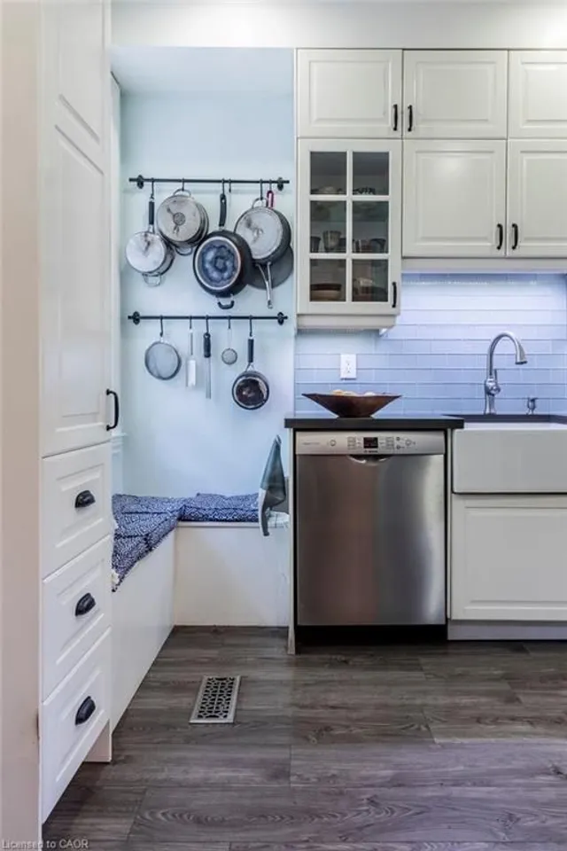 Additional image 16 of 174 Emerald St