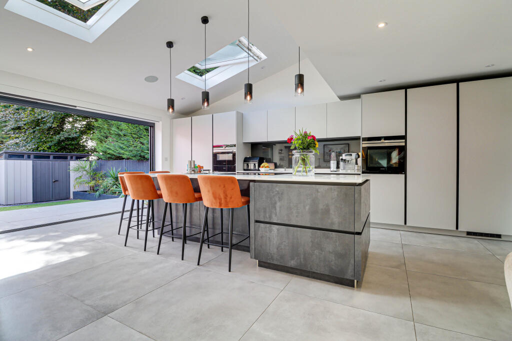 Additional image 27 of Laburnum Grove, St. Albans, Hertfordshire, AL2