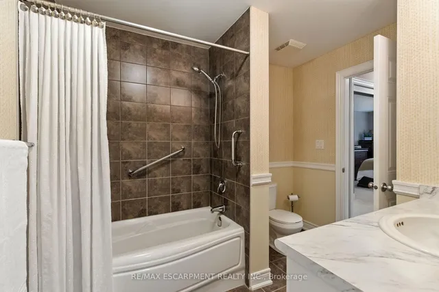 Additional image 28 of 4 Burgundy Grve