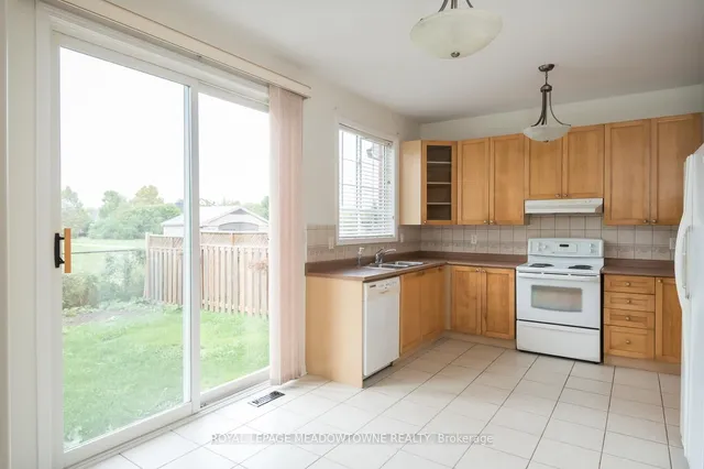 Additional image 17 of 833 Watson Terr