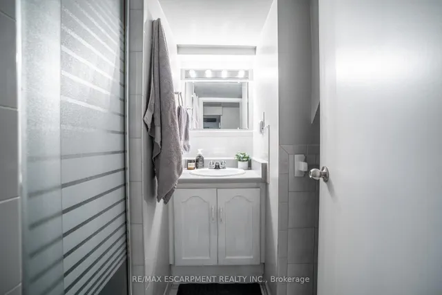 Additional image 32 of 73 Kenilworth Ave