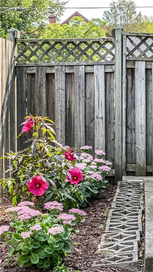 Additional image 27 of 70 Poulette St