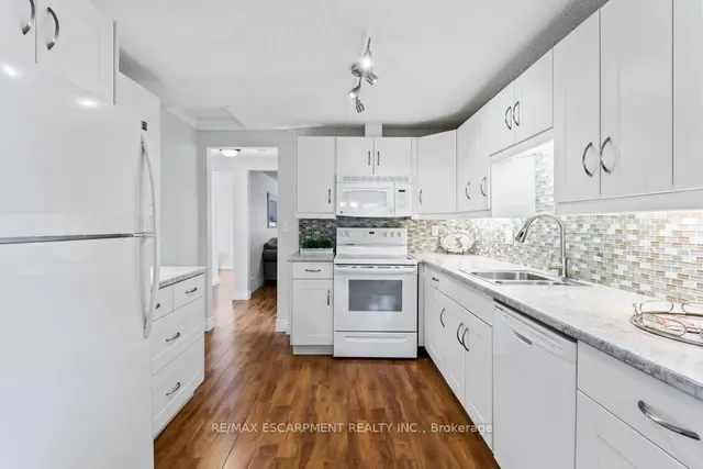 Additional image 26 of 196 Dundas St