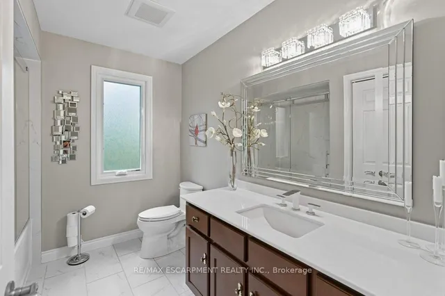 Additional image 24 of 31 Acredale Dr