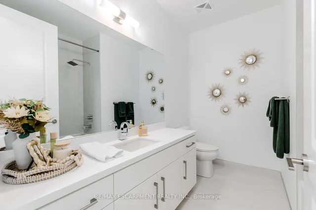 Additional image 33 of 2007 James St Unit 2102