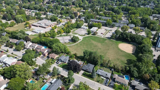 Additional image 44 of 2105 Maplewood Dr