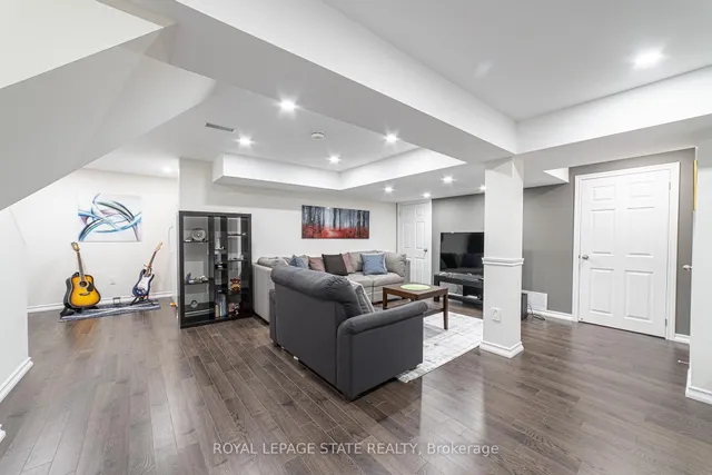 Additional image 36 of 120 Sundial Cres