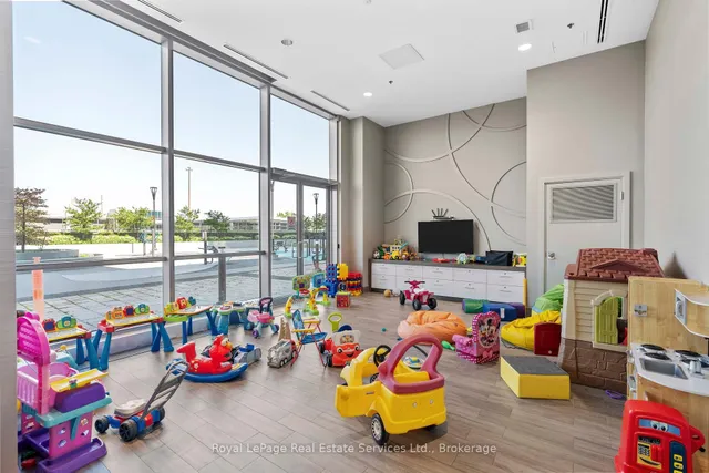 Additional image 21 of 2081 Fairview St Unit 813