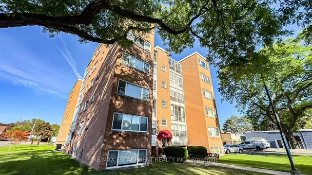 Additional image 3 of 824 Brant St Unit 8