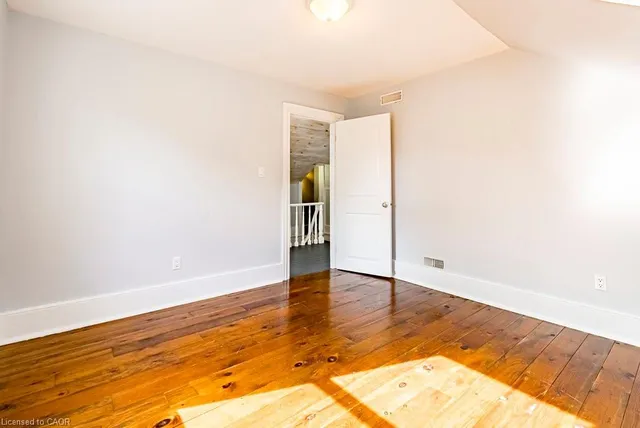 Additional image 27 of 499 Hughson St