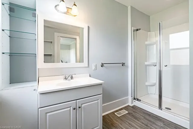 Additional image 24 of 499 Hughson St