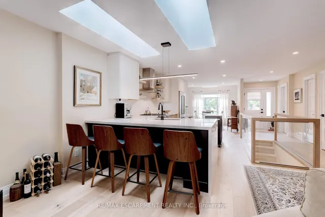 Additional image 4 of 5255 Lakeshore Rd Unit 57