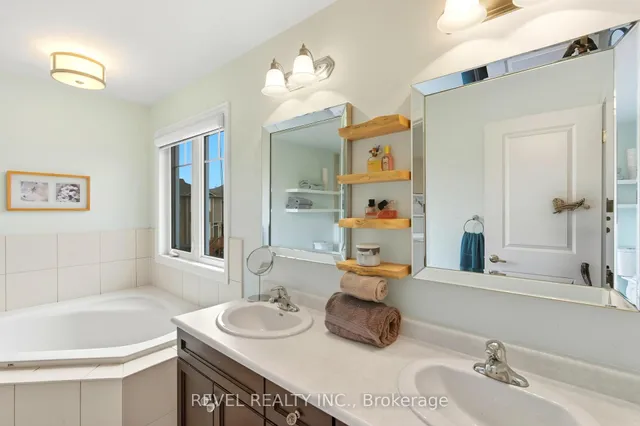 Additional image 25 of 390 Gosford Cres