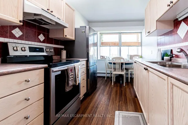 Additional image 11 of 824 Brant St Unit 8