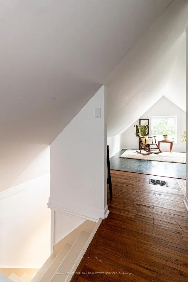 Additional image 29 of 27 Steven St