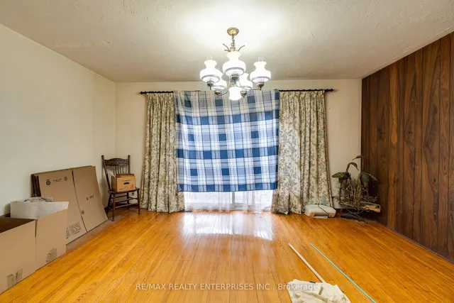 Additional image 29 of 12909 5th Line