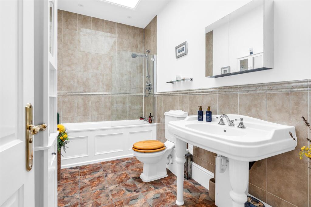 Additional image 11 of Tewin Water, Digswell