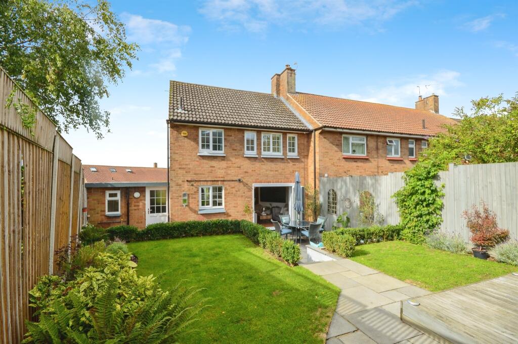 Additional image 12 of Saxon Close, Harpenden