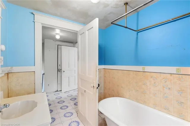 Additional image 22 of 11 Holton Ave