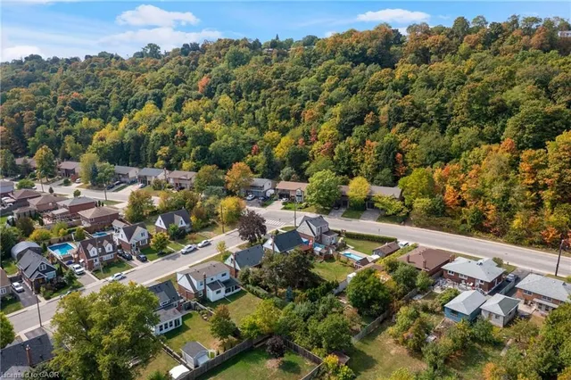 Additional image 38 of 3 Montrose Ave