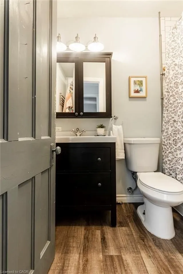 Additional image 29 of 174 Emerald St