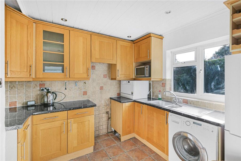 Additional image 5 of Roundwood Lane, Harpenden, AL5