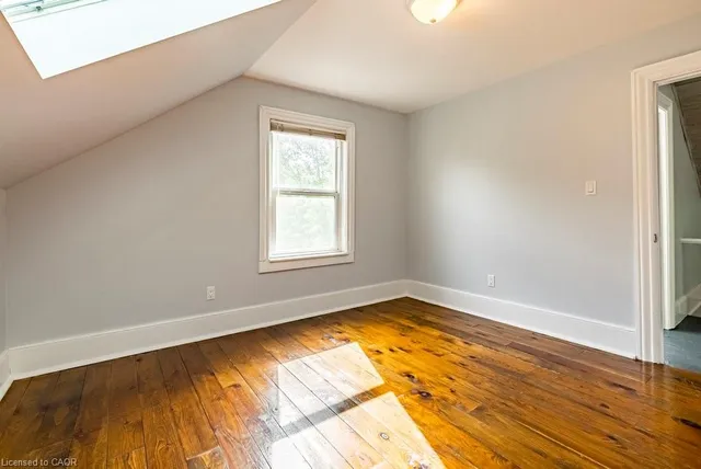 Additional image 28 of 499 Hughson St