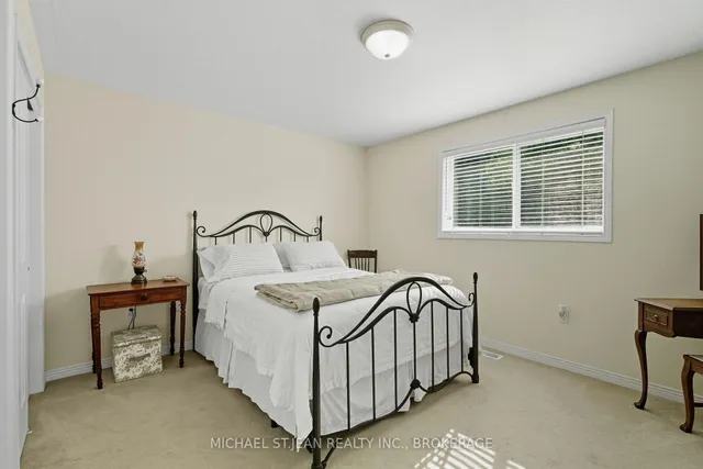 Additional image 18 of 20 Diamond Crt