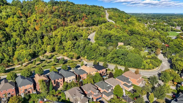 Additional image 42 of 47 Livingstone Dr