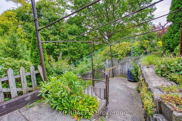 Additional image 38 of 633 Rosseau Rd