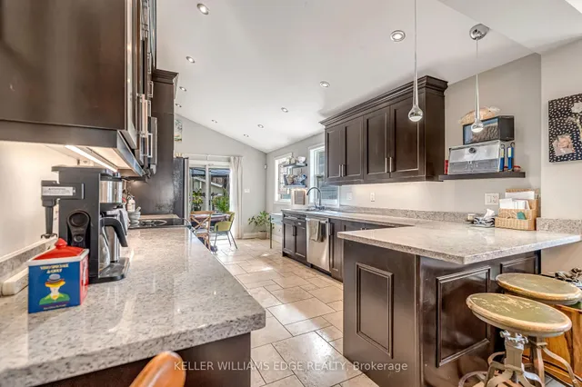 Additional image 11 of 108 Emerald St