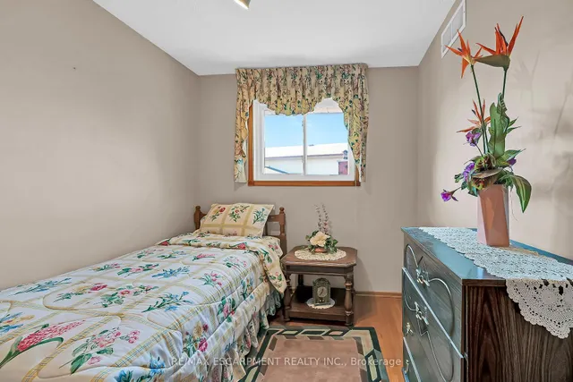 Additional image 26 of 65 Ellington Ave