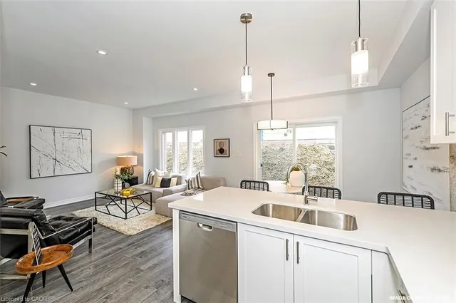 Additional image 7 of 205 Thames Way Unit 29