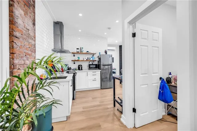 Additional image 11 of 262 Robert St