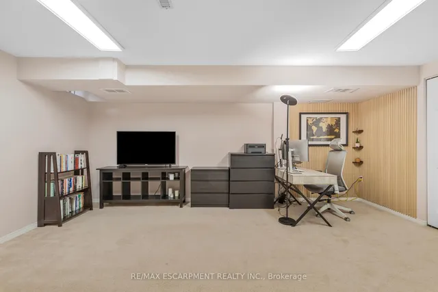 Additional image 30 of 2015 Cleaver Ave Unit 5