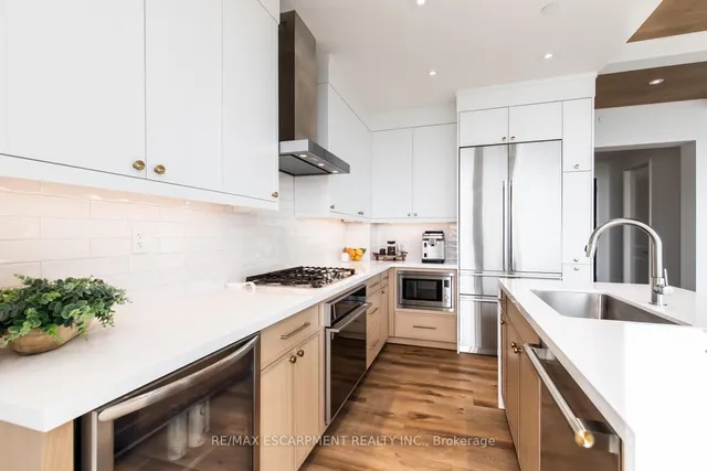 Additional image 12 of 2007 James St Unit 2102