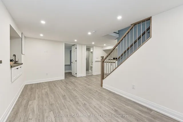 Additional image 29 of 95 Houghton Ave