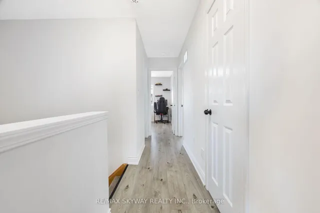 Additional image 35 of 1570 Cartwright Cres