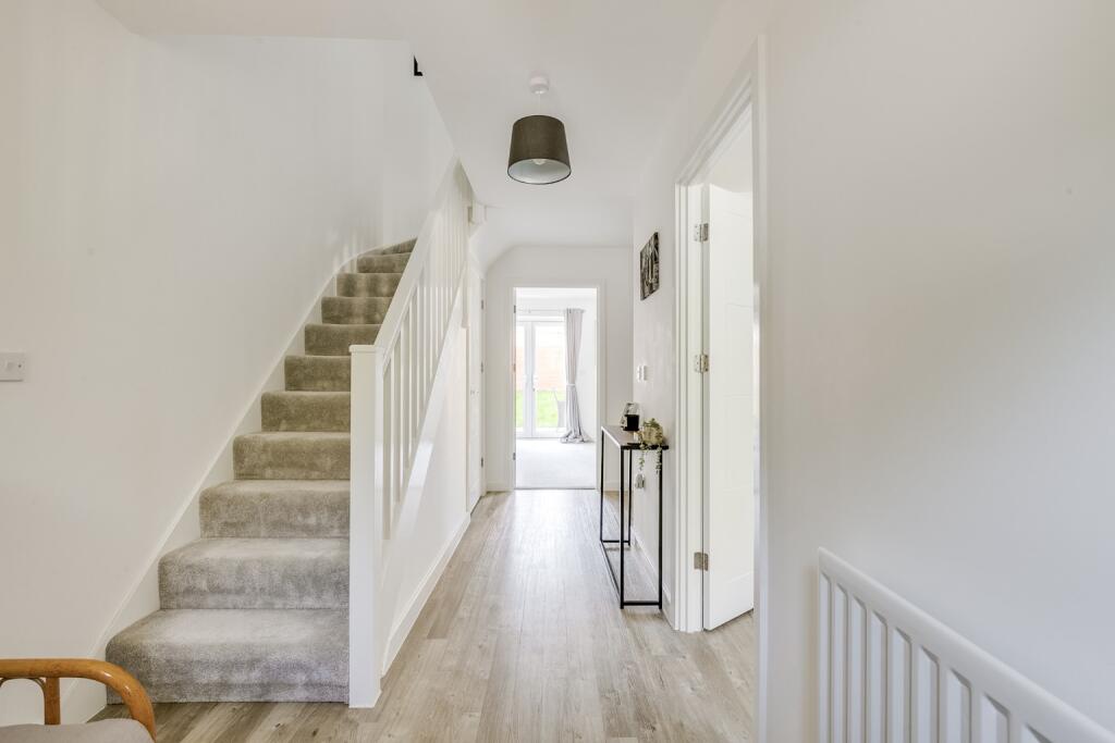 Additional image 8 of Claves Crescent, Welwyn Garden City, Hertfordshire, AL7 1WN