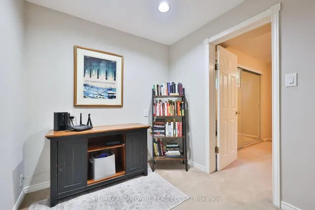 Additional image 31 of 206 Rossmore Blvd