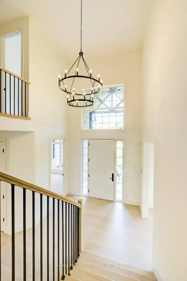 Additional image 7 of 20 Stokes Tr