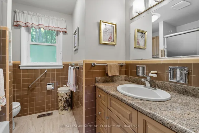 Additional image 22 of 894 Bishop Pl