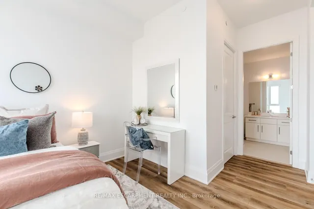 Additional image 30 of 2007 James St Unit 2102