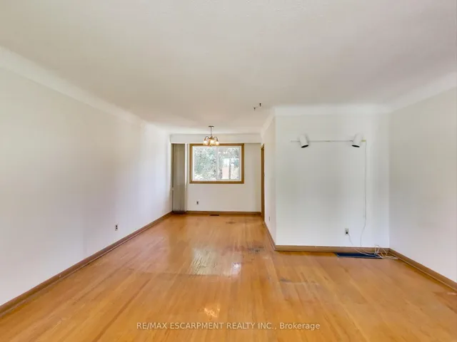 Additional image 11 of 558 Parkside Cres