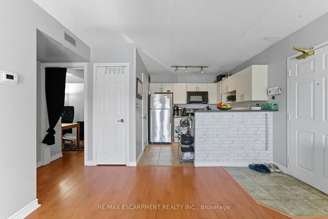 Additional image 5 of 1421 Walker's Line Unit 304