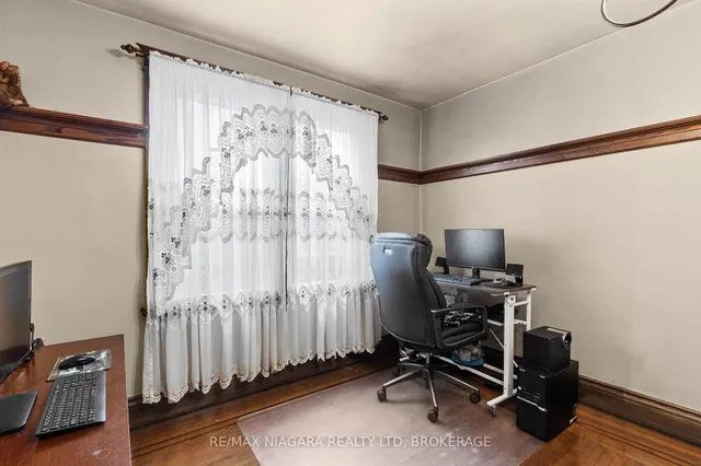 Additional image 14 of 154 Melrose Ave