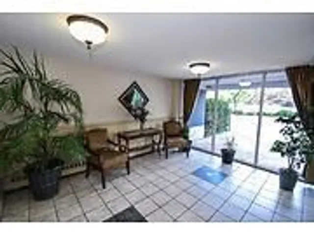 Additional image 35 of 75 Glenburn Crt Unit 811