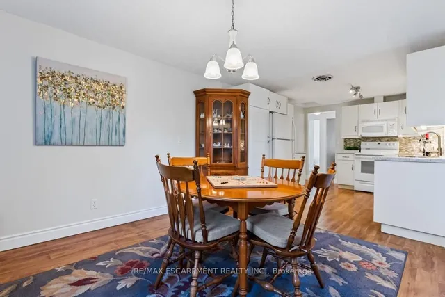 Additional image 27 of 196 Dundas St