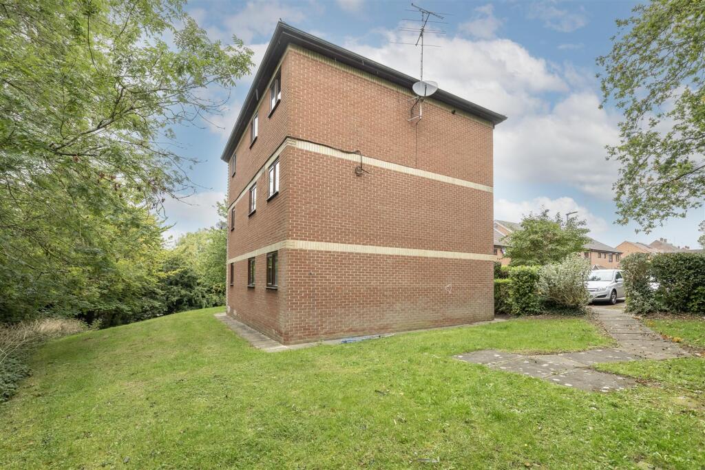 Additional image 10 of White Hedge Drive, St Albans